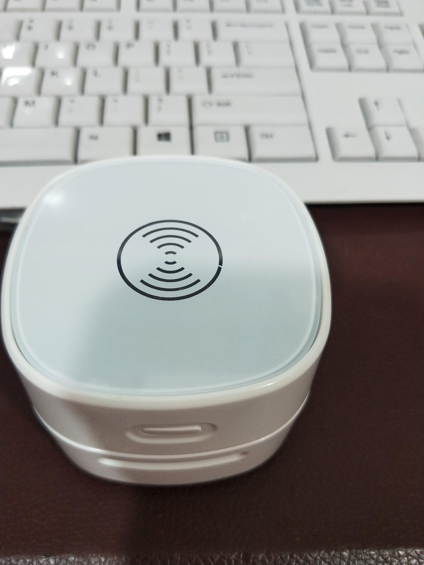 Color: White, style: Wireless external rechargeable - Student Stationery Gifts Portable Automatic Cleaning Desktop Vacuum Cleaner