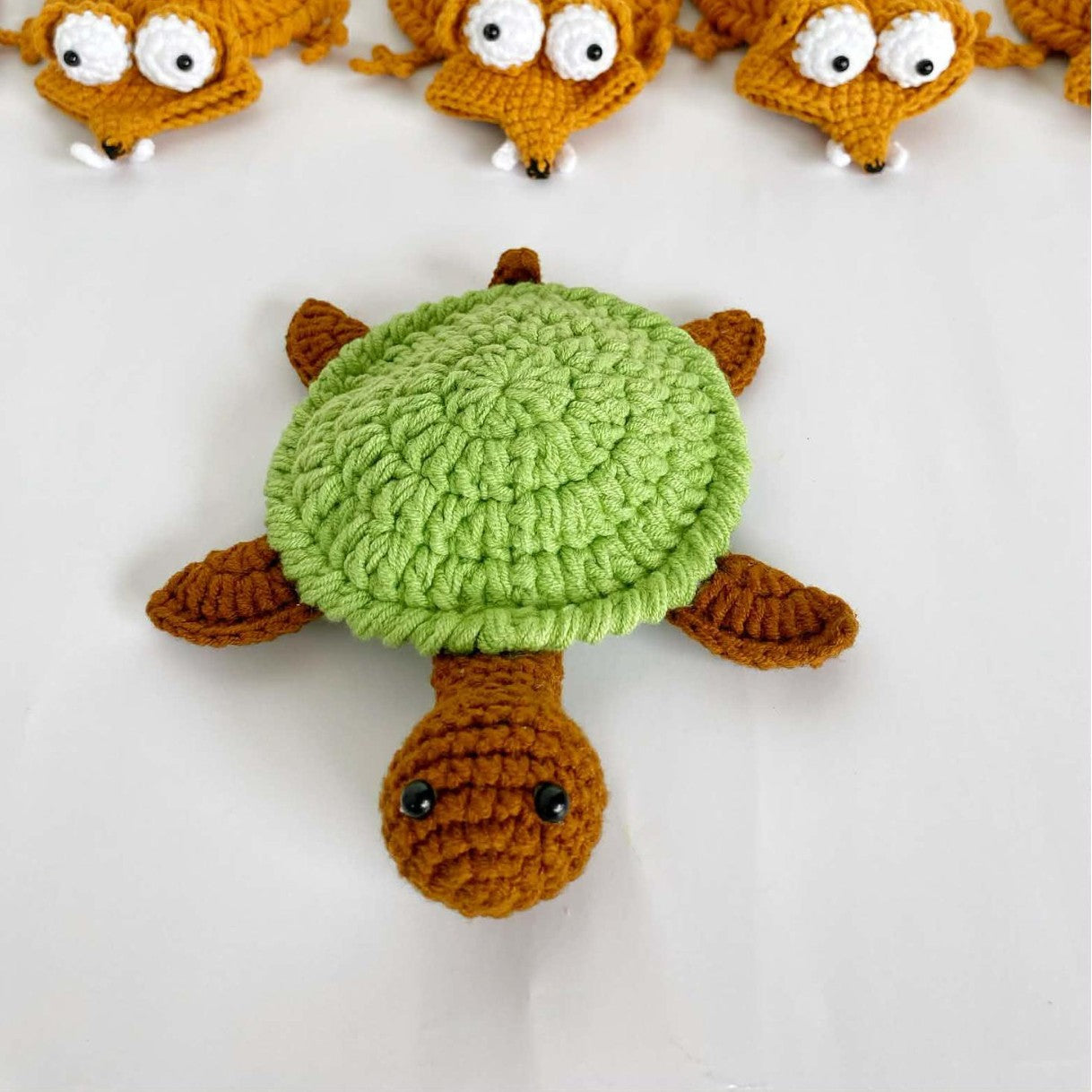 Handmade crochet animal coasters featuring a turtle and squirrel, heat-insulating pads for desk decor and home protection.