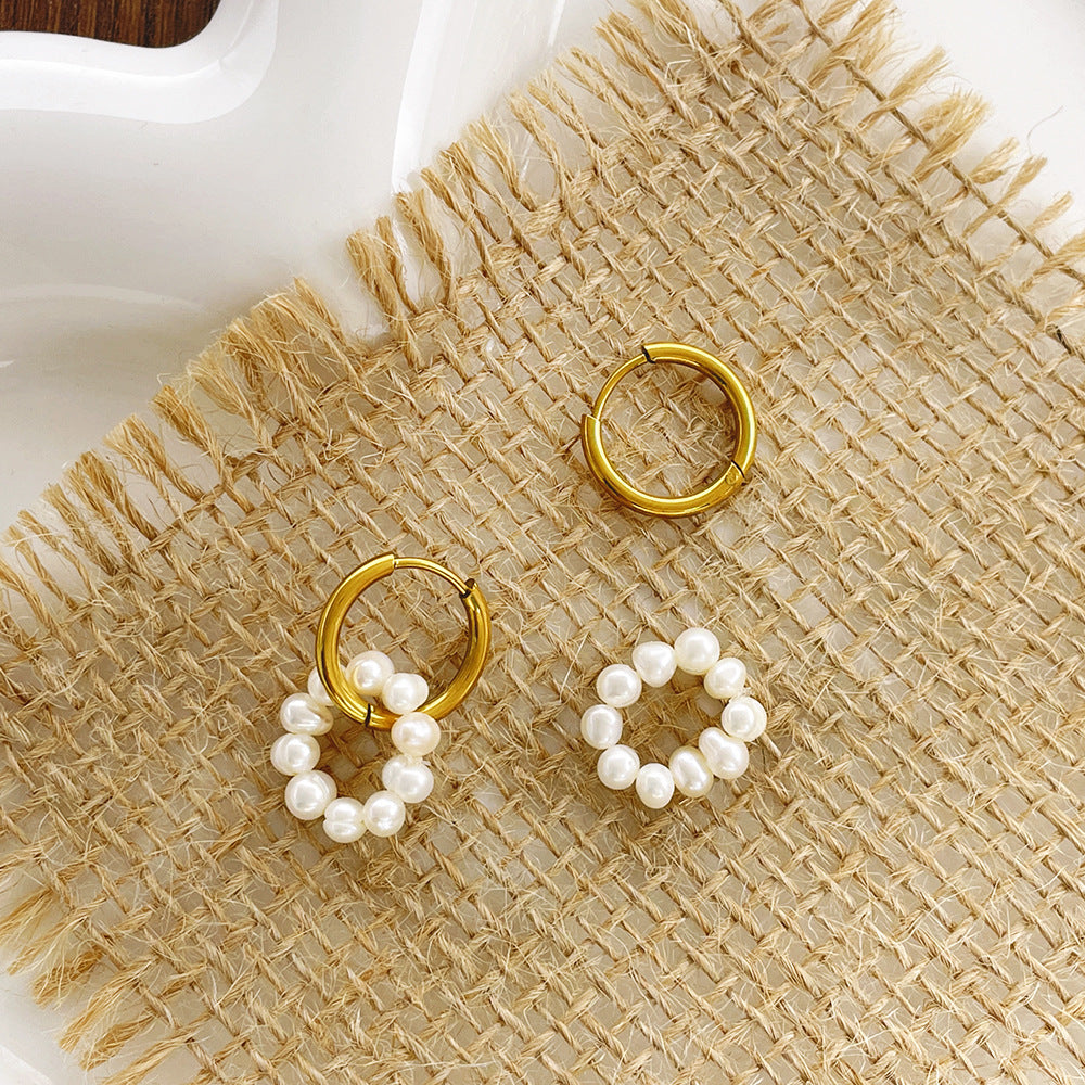 Elegant French pearl earrings for women featuring freshwater pearls in a palace style, stylish and luxurious by eprolo.