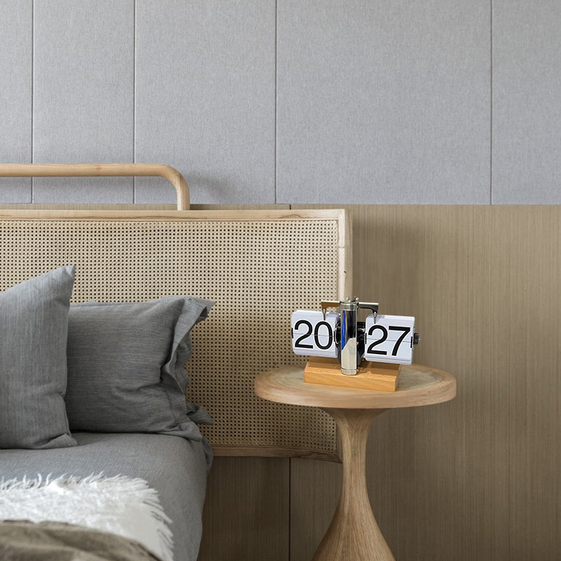 Eprolo retro flip digital clock with battery power, mechanical design suitable for home or office decor, showing time display.