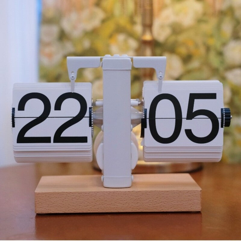 Eprolo retro flip digital clock with battery power, mechanical design for home and office decor featuring bold display and vintage style.