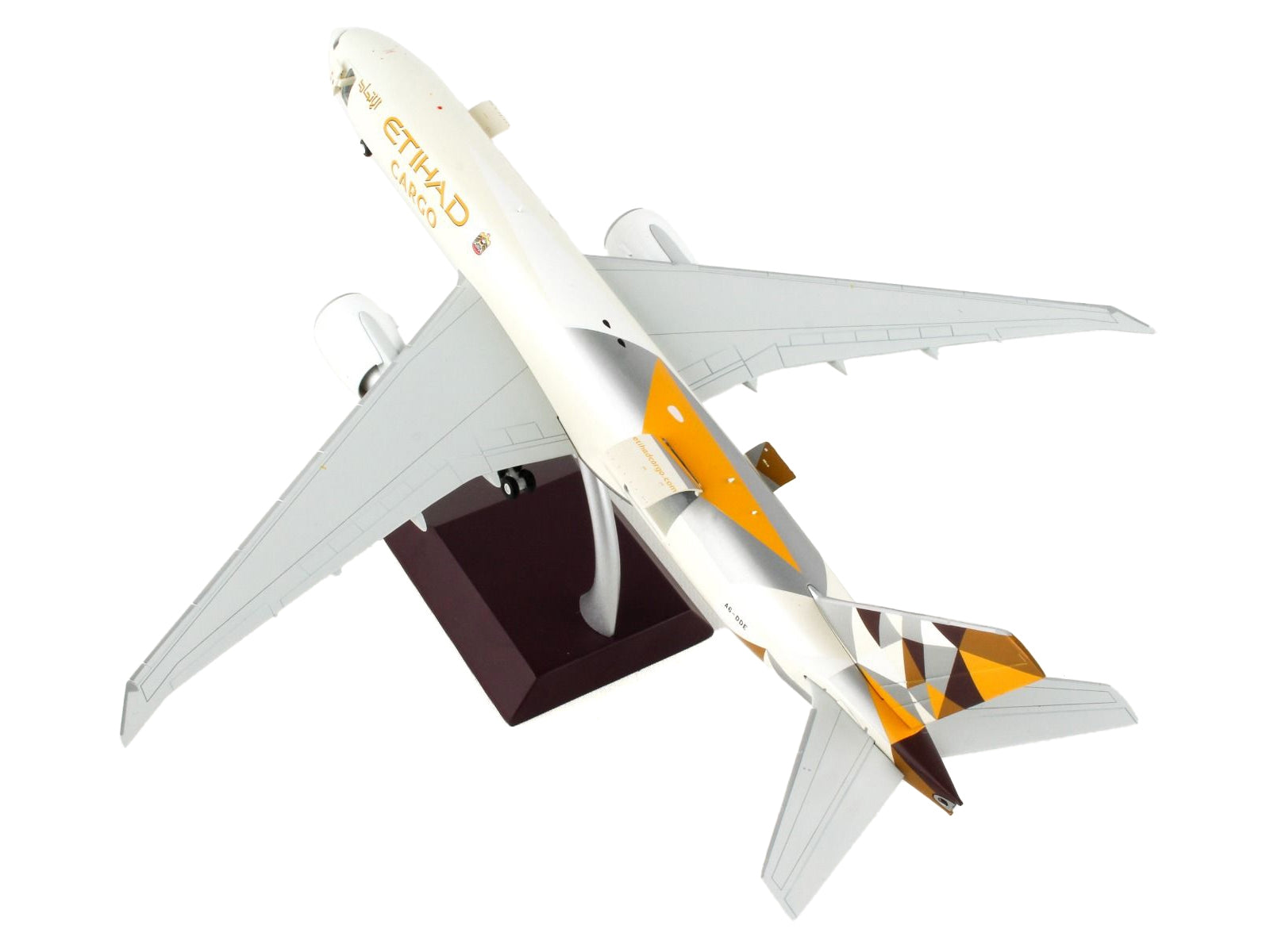 Boeing 777F cargo aircraft model by GeminiJets, beige with Etihad Airways Cargo tail graphics, 1/200 scale diecast airplane.