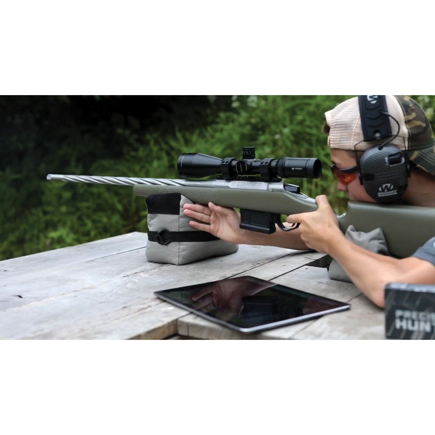 Walker's Game Ear GWP-RSEM-CARB Razor Electronic Muff (Carbon)