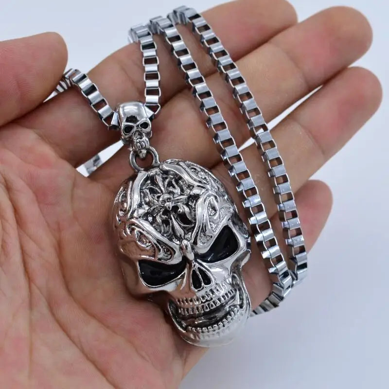 Vintage Hip Hop Evil Skull Necklace Metal Skull Pendant Collar Gothic Skull Chain Skull Fashion Men and Women Punk Style Jewelry