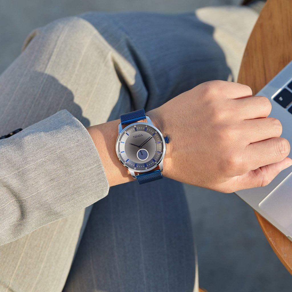 TRNDA TIMEPIECE: STYLISH STAINLESS STEEL MESH MEN'S WATCH - ELEGANT SILVER DIAL 43MM-1