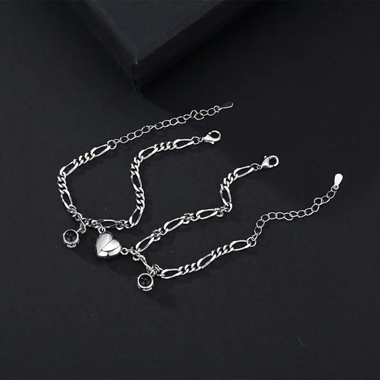 "Couple Bracelet with Simple Projection in 100 Languages"