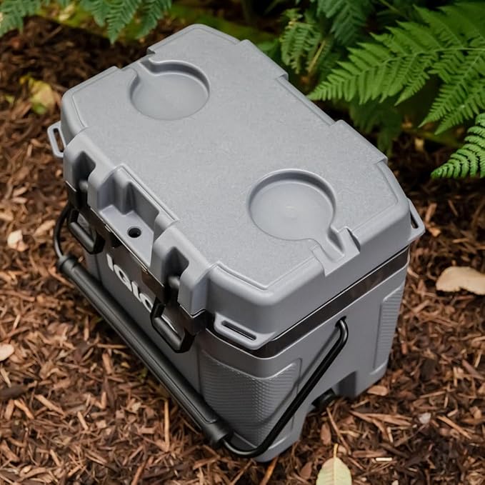 American Smart Igloo Trailmate cooler with insulated hard shell ice chest, featuring sturdy design and portable handles.