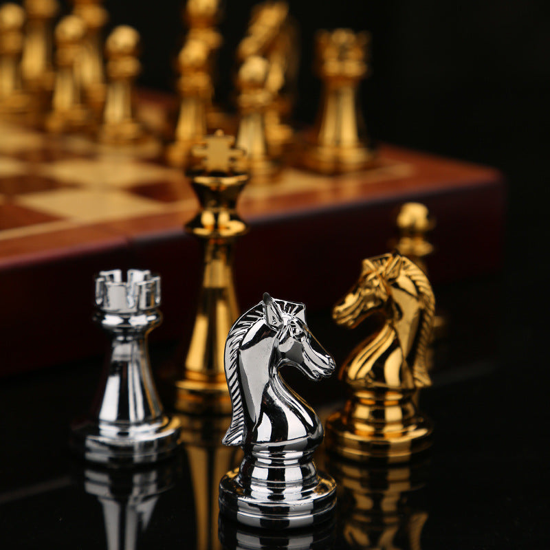 High-end metal chess pieces and wooden Western chess board in a gift box, by American Smart - EP, for international chess playing.