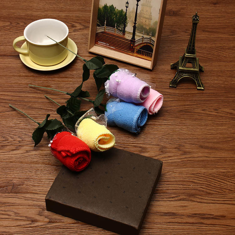 American Smart microfiber hand towel with rose flower design, water absorption, ideal for festivals, Valentine’s, birthdays, and weddings.
