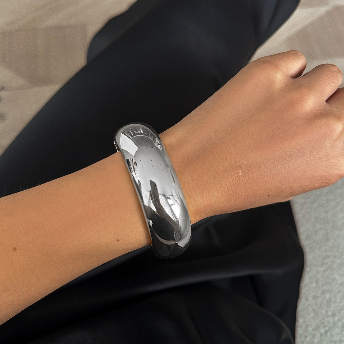 Fashionable eprolo metal curved spring bracelet with casual irregular design, part of a stylish bracelet set.