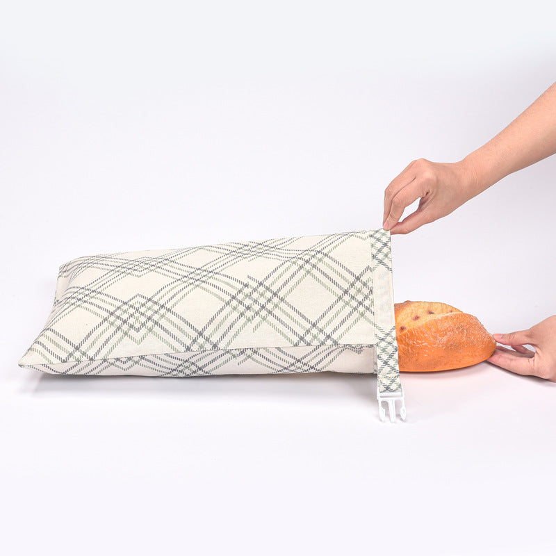 Reusable beeswax bread bags made of cotton with natural beeswax lining, ideal for fridge and freezer storage by eprolo.