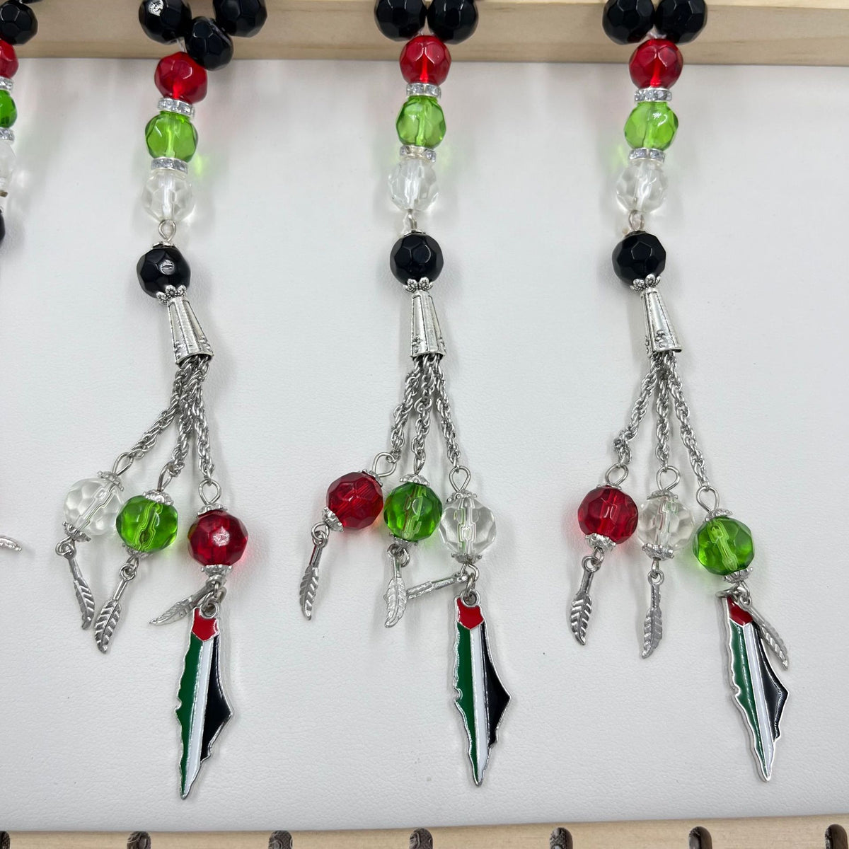 Eprolo 33 prayer beads made of crystal glass in Palestinian flag colors for meditation and spiritual practice.