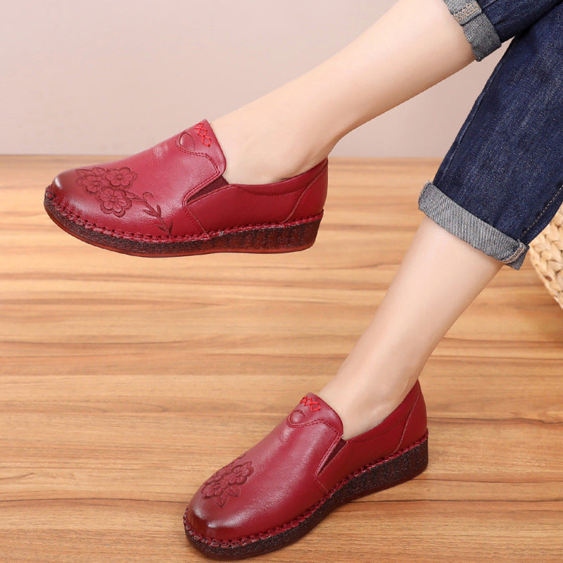 Eprolo women's genuine leather soft sole flat shoes with non-slip soles, stylish and comfortable for everyday wear.