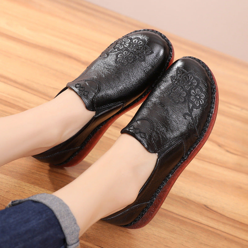 Eprolo women's genuine leather soft sole slip-on flat shoes with non-slip sole, stylish and comfortable for everyday wear.