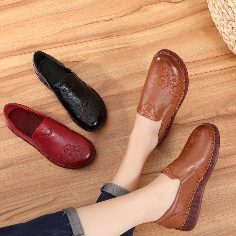 Eprolo women's genuine leather soft sole flat shoes with non-slip soles, stylish and comfortable for everyday wear.