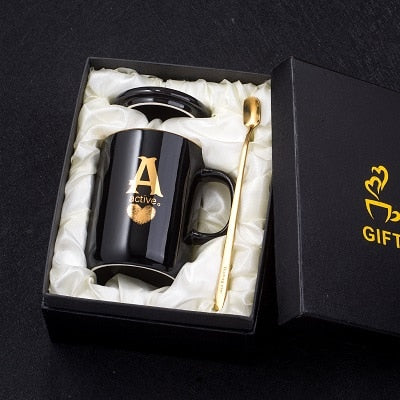 Eprolo 400ml black ceramic coffee mug with gold handle, lid, and spoon, featuring a creative gold fingerprint design.