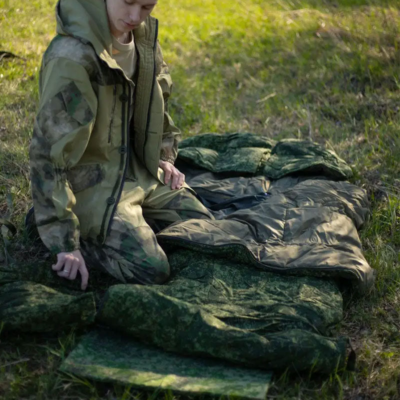 Eprolo Russian military-issued 2021 cold-proof outdoor sleeping bag with insulated design for harsh winter conditions.