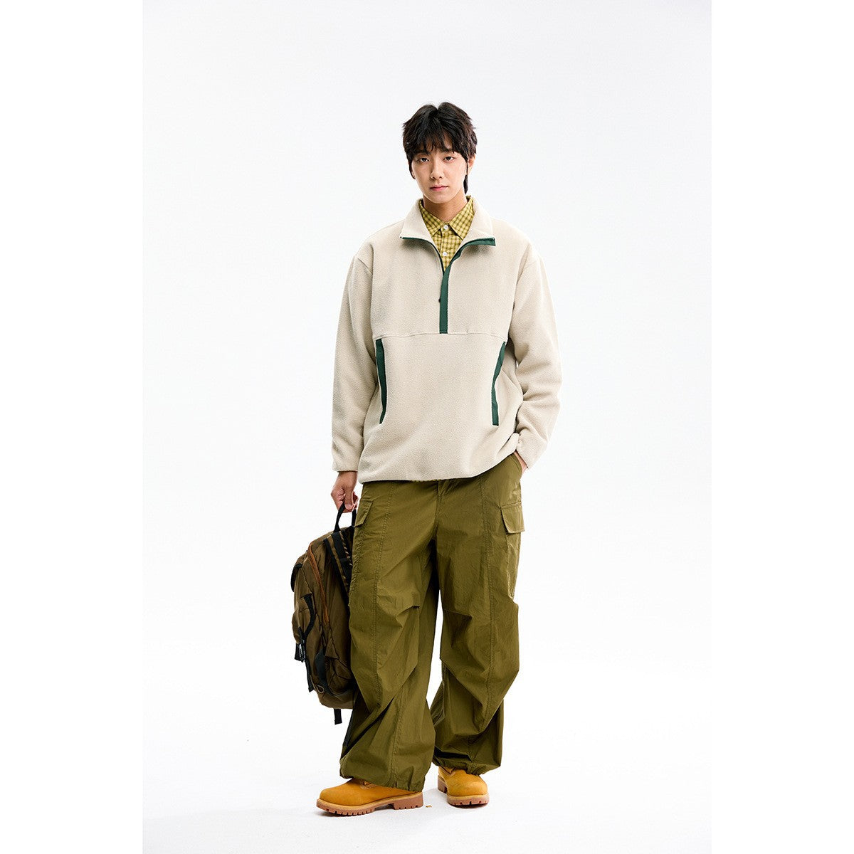 Unisex fleece top and crewneck sweatshirt by eprolo, featuring a cozy fleece jacket design with a soft, warm fabric.