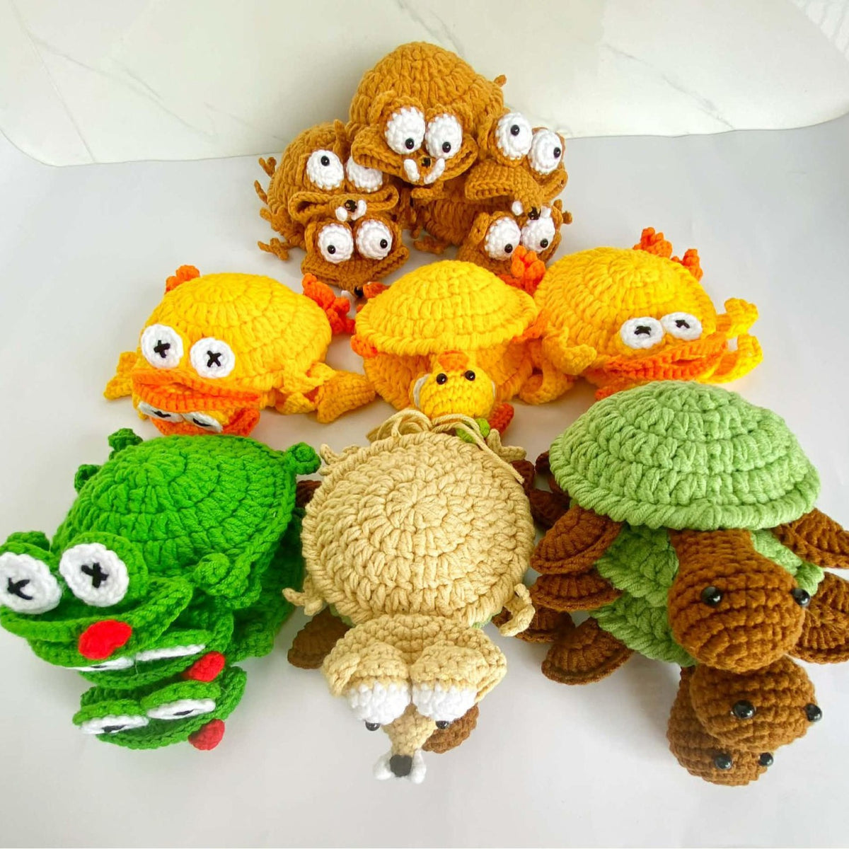 Handmade crochet turtle and squirrel animal coasters by eprolo, heat-insulating pads for desk decor and home protection.