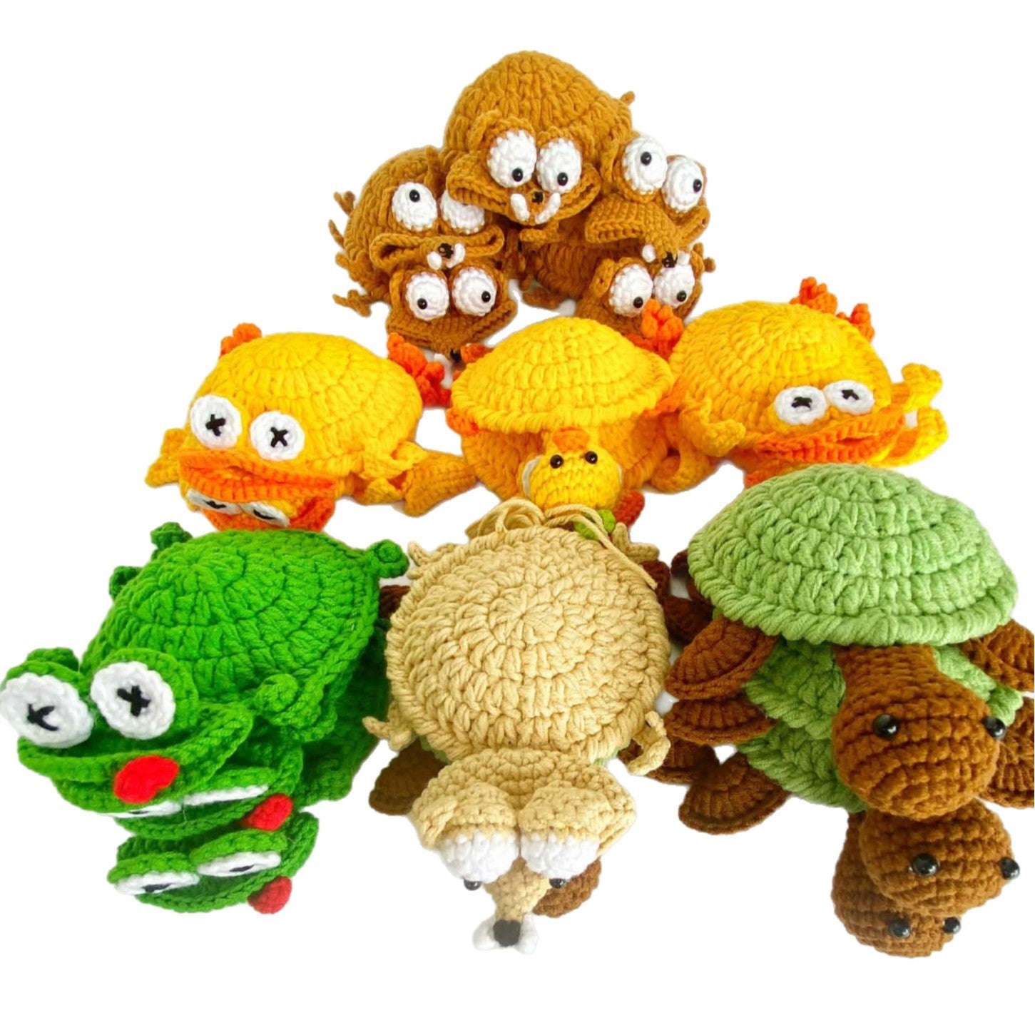 Handmade crochet animal coasters featuring a turtle and squirrel design, heat-insulating pads for creative desk decor by eprolo