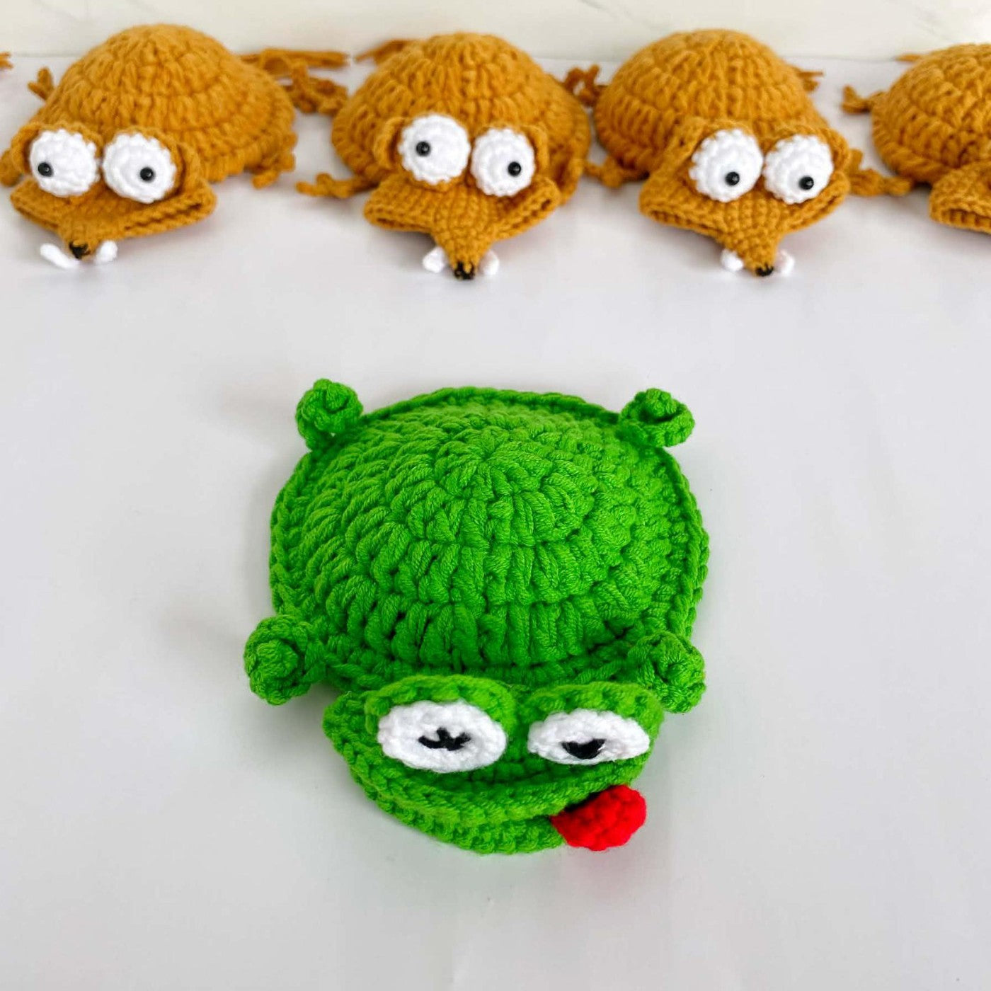 Handmade crochet animal coasters featuring a turtle and squirrel, heat-insulating pads for desk or home décor by eprolo