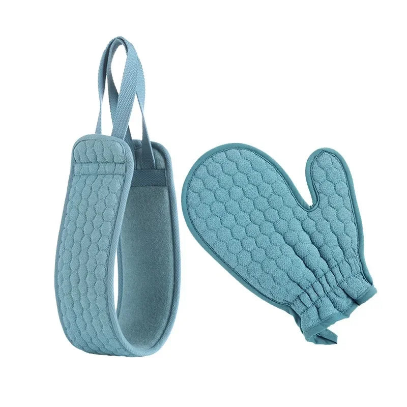 Set of four Northern women bath towels with exfoliating bath accessories, ideal for a spa-like shower experience by eprolo.