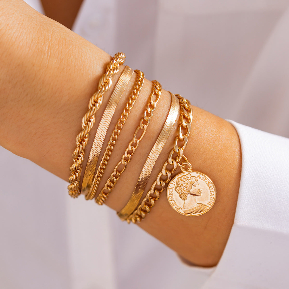Eprolo ins round pendant bracelet set with irregular metallic flat snake chain design, showcasing stylish and modern jewelry.