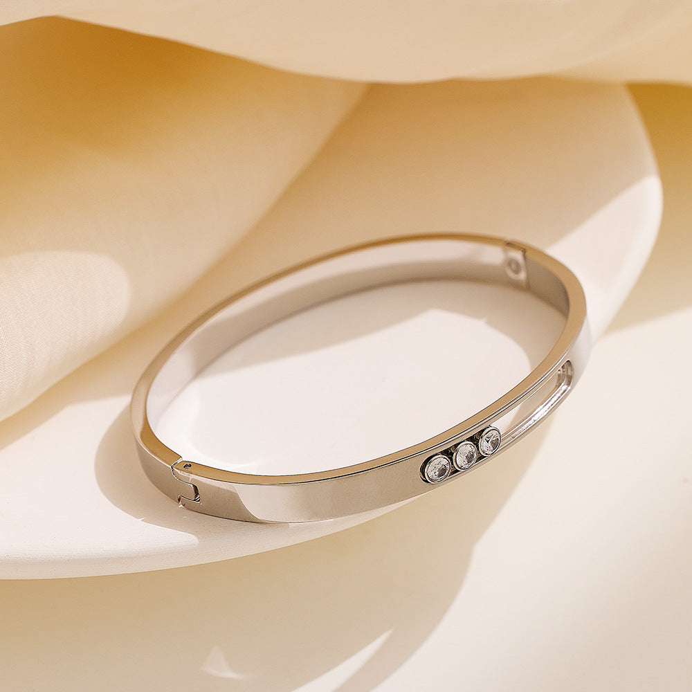 European and American titanium steel buckle women's bracelet, stylish and versatile fashion jewelry by Eprolo.