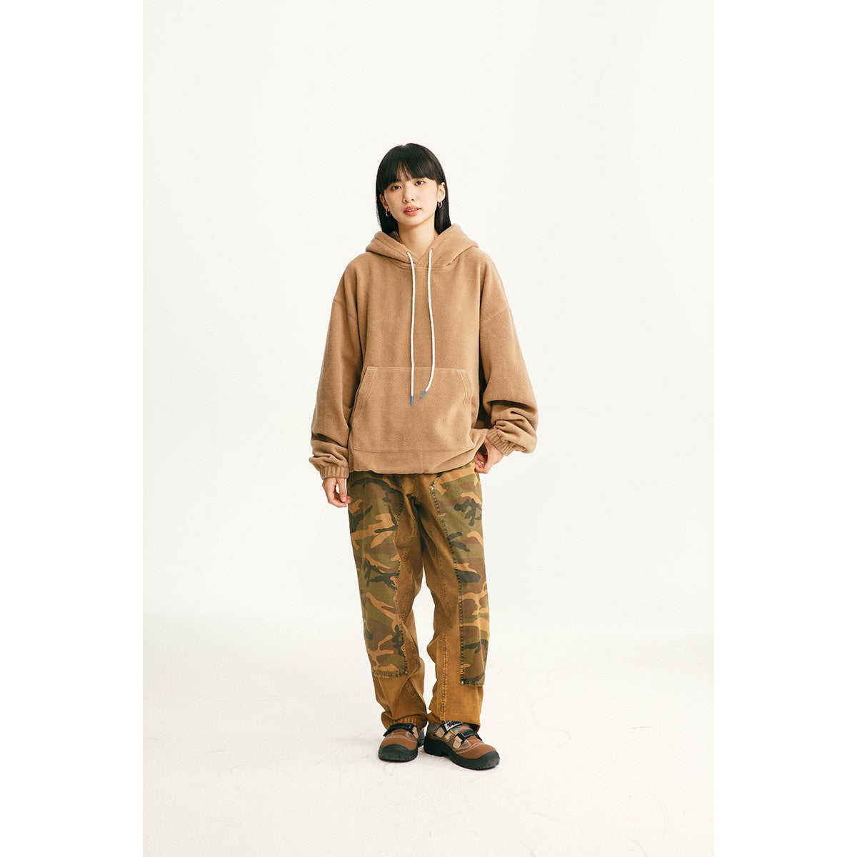 Casual mountain-style hoodie outwear by eprolo featuring a pullover design with lining, ideal for outdoor and everyday wear.