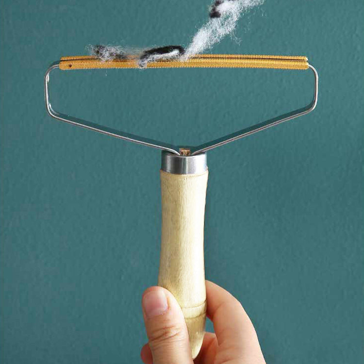 eprolo wooden handle lint remover with double-sided hair removal tool for clothes, featuring a natural wood finish and ergonomic design.