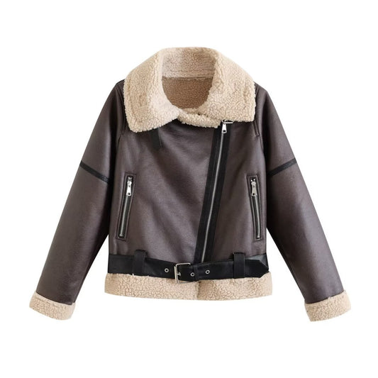 Eprolo zipper belt worn with a loose casual long-sleeved cotton jacket, showcasing versatile fashion style and functional design.