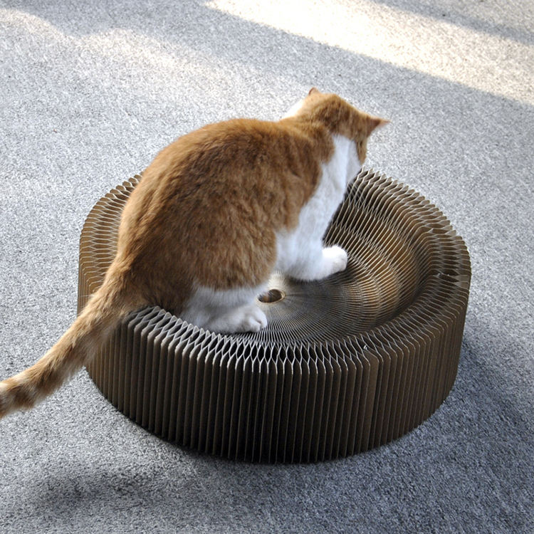 Eprolo creative accordion cat scratching board with corrugated paper for claw grinding and pet decompression.