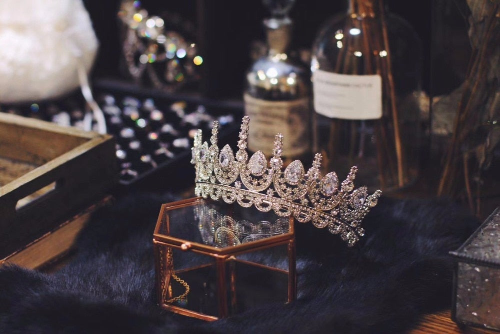 Elegant bridal hair accessory by Rosebridalpark featuring a zircon crown tiara with large cubic zirconia stones for brides and bridesmaids.