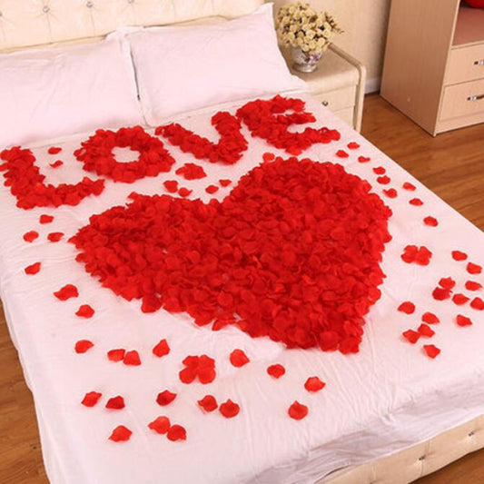 Artificial red rose petals for wedding and Valentine decorations, made by eprolo, perfect for romantic party and marriage decor.