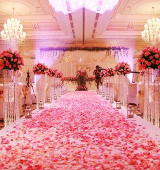 Artificial wedding flower rose petals by eprolo, ideal for marriage decoration and Valentine party accessories, showing vibrant fake petals.