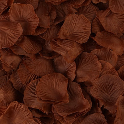 Artificial red rose petals for wedding and Valentine decorations, showcasing realistic flower petals by eprolo.