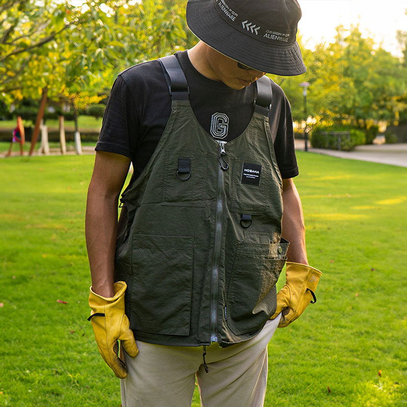 Eprolo multi-pocket sleeveless vest with multiple cargo pockets, suitable for camping, fishing, work, travel, hiking, and outdoor activities.