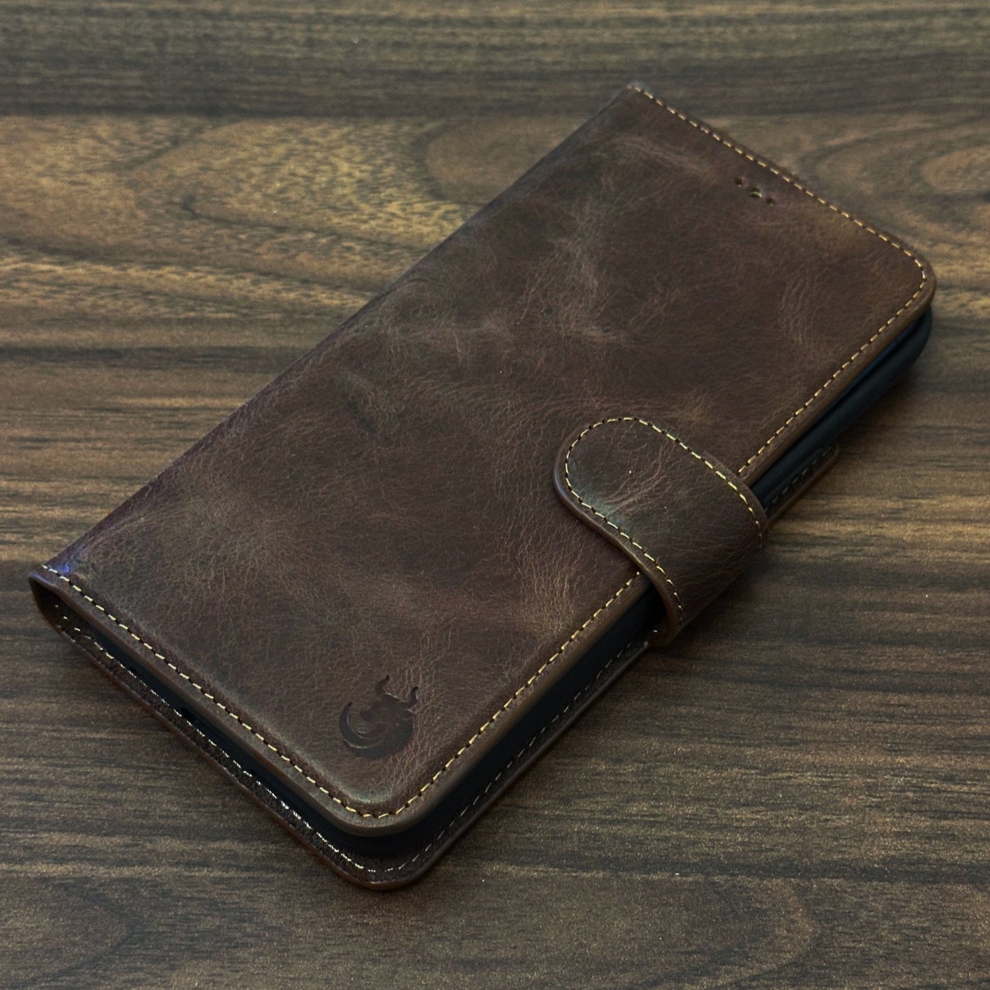 Vegas Premium Leather iPhone 15 Wallet Case with MagSafe | Detachable RFID Blocking Luxury Wallet